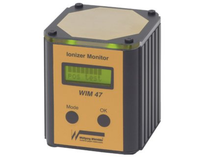 Tester ionizátorů s nabitou deskou