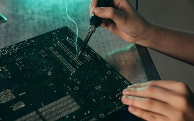 Zevatron: Když už běžná páječka nestačí